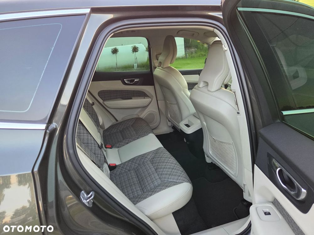 Volvo XC 60 B4 D AWD Momentum Pro - 17