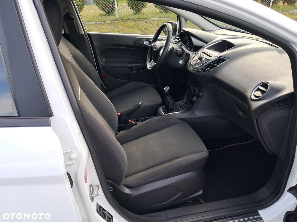 Ford Fiesta 1.6 TDCi DPF Titanium - 16
