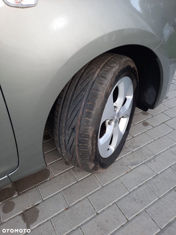 Kia Carens - 13