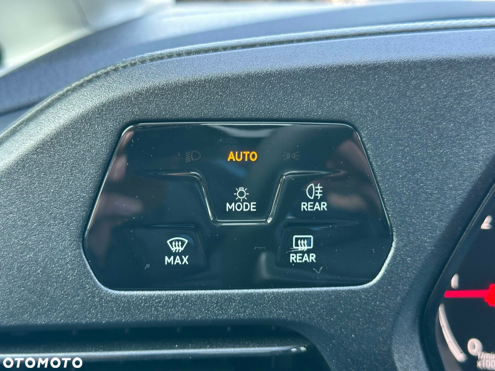 Volkswagen caddy Caddy  silnik: 2,0 l TDI EU6 SCR  75 kW skrzynia biegów: manualna 6 -biegowa rozstaw osi: 2755 mm - 11
