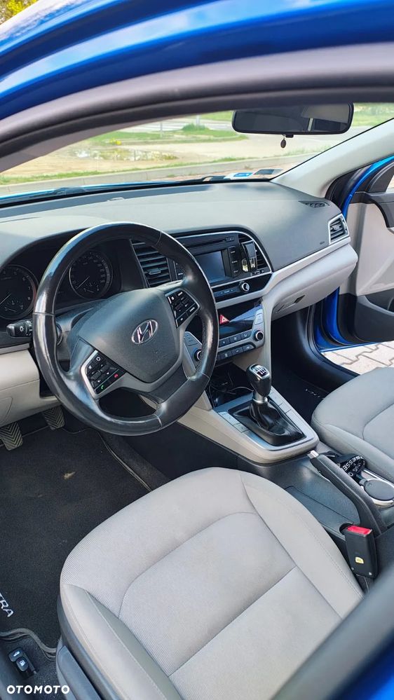 Hyundai Elantra 1.6 Comfort - 13