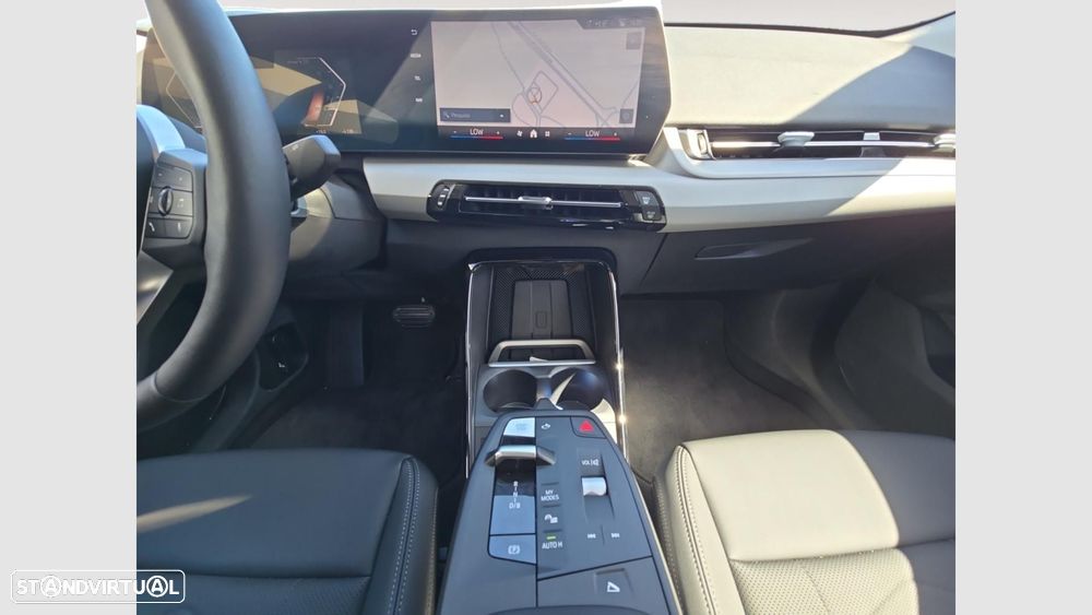 BMW ix2 eDrive20 - 13