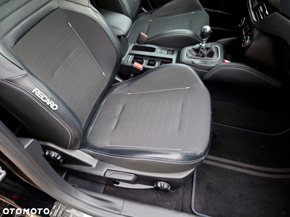 Ford Focus 2.0 EcoBlue ST - 14