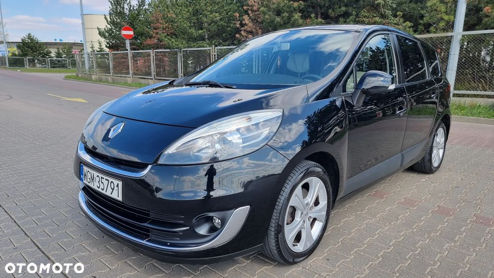Renault Grand Scenic - 32