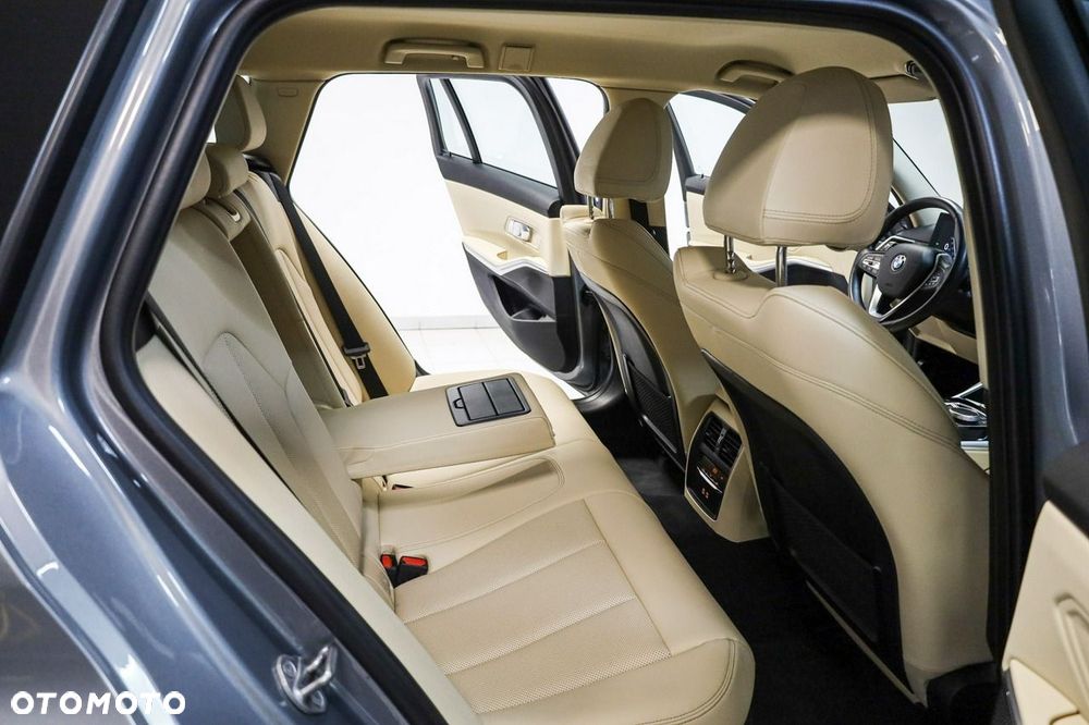 BMW Seria 3 - 22