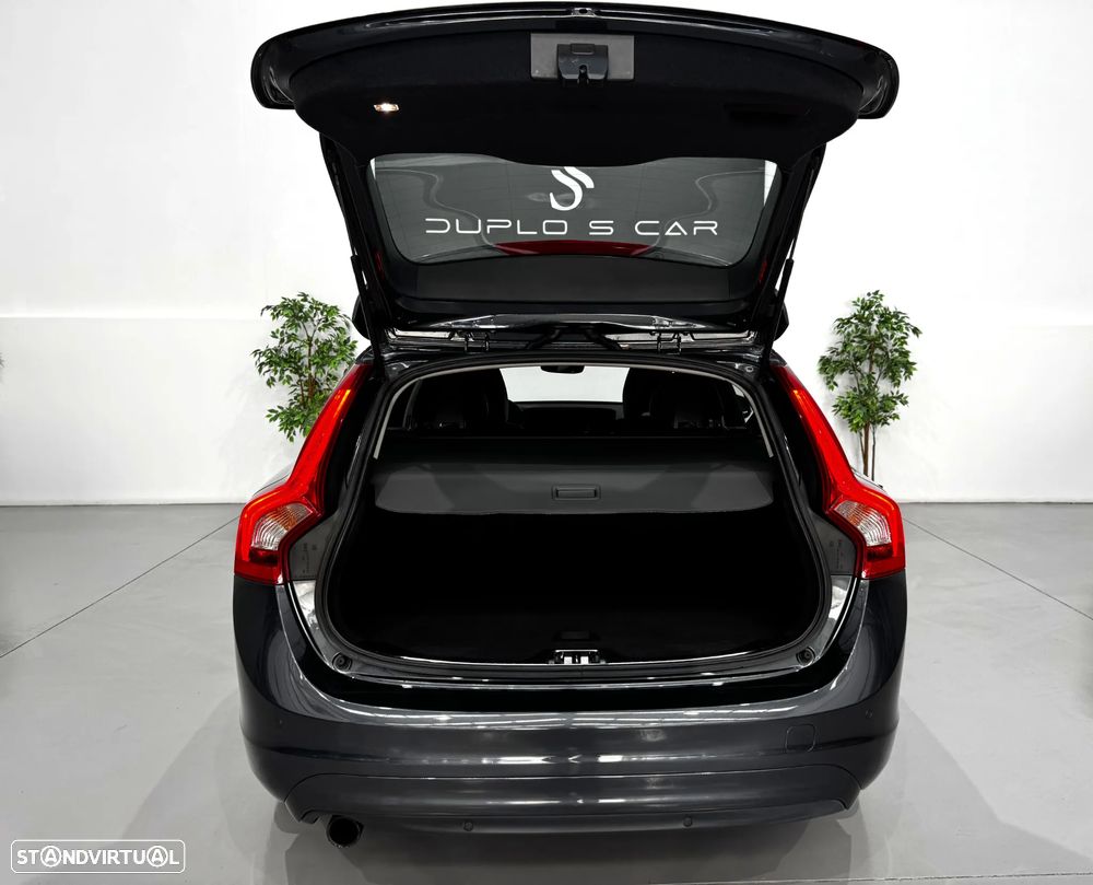 Volvo V60 2.0 D3 Momentum - 27