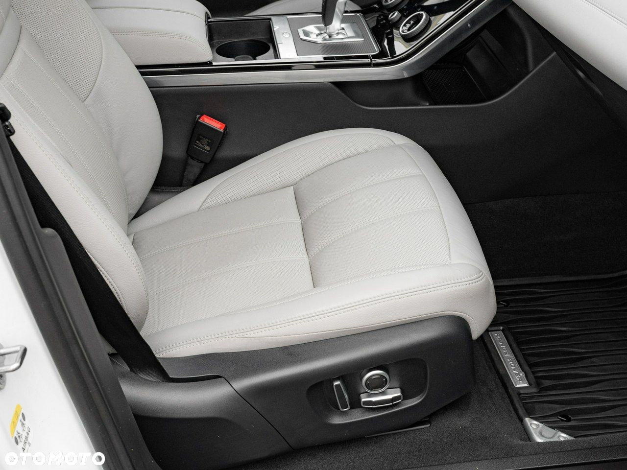 Land Rover Range Rover Evoque - 32