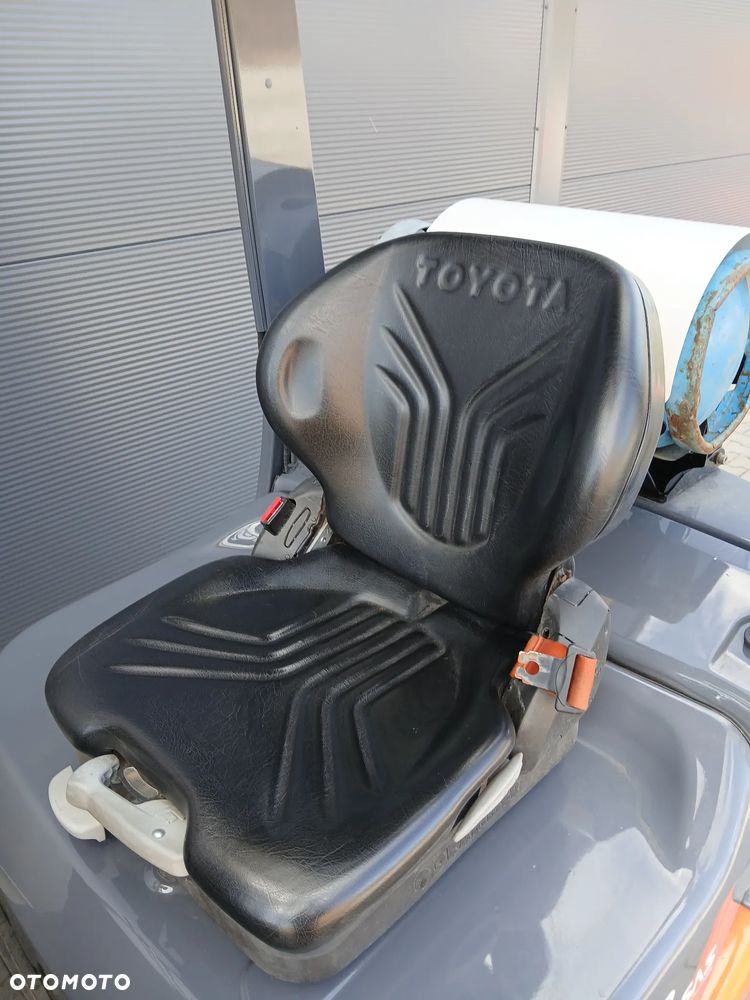 Toyota 02-8FGF18 - 8