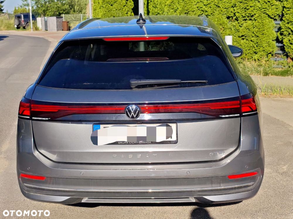 Volkswagen Passat - 4