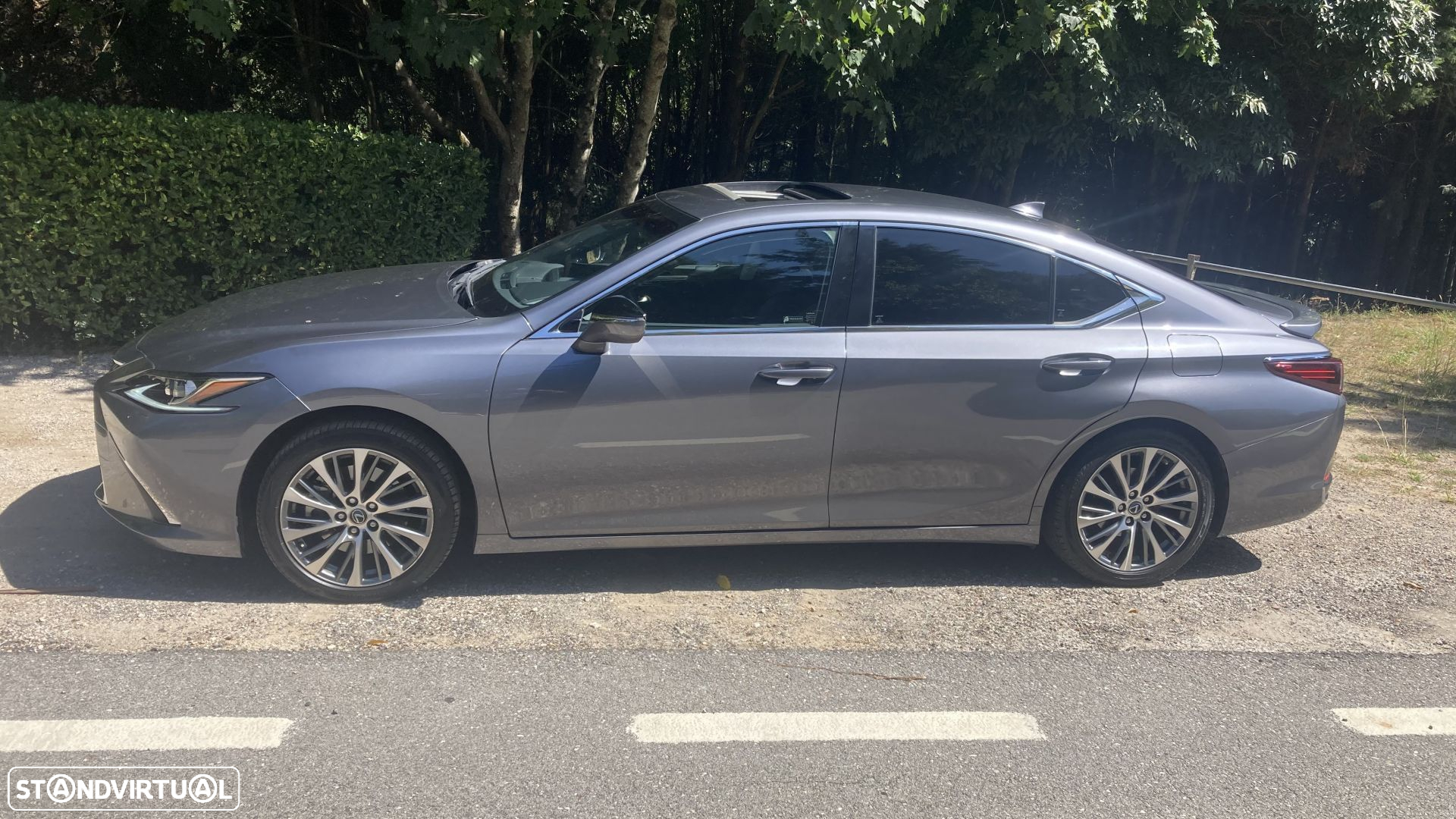 Lexus ES 300h Special Edition - 3