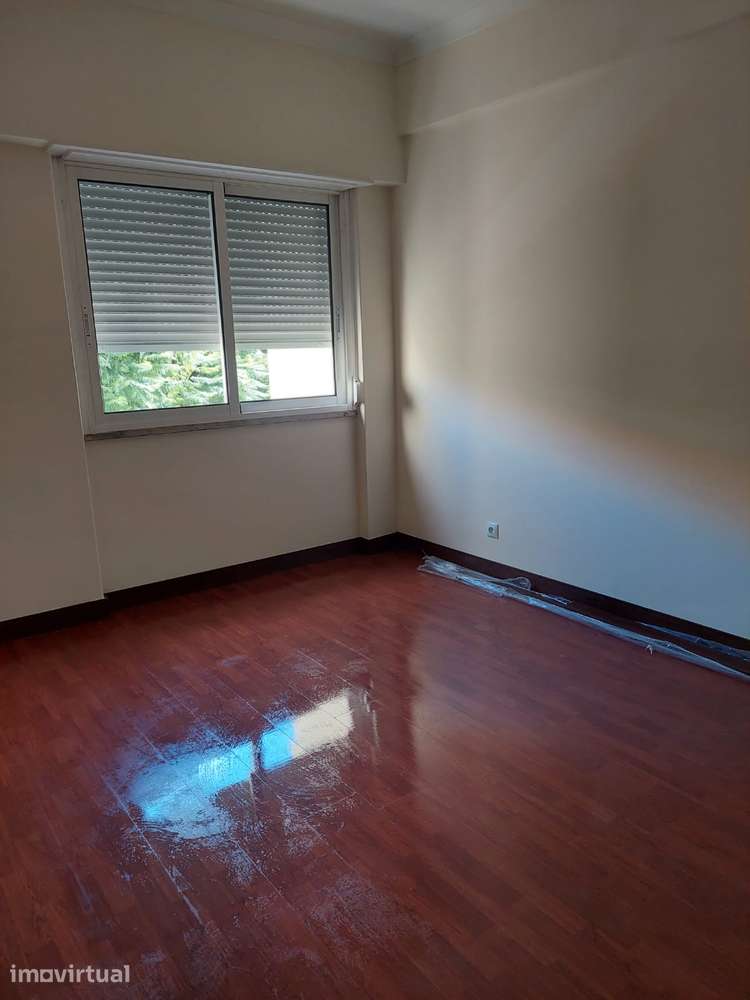 Apartamento T2 em Linda-a-Velha, com elevador e cozinha equipada - Grande imagem: 4/5