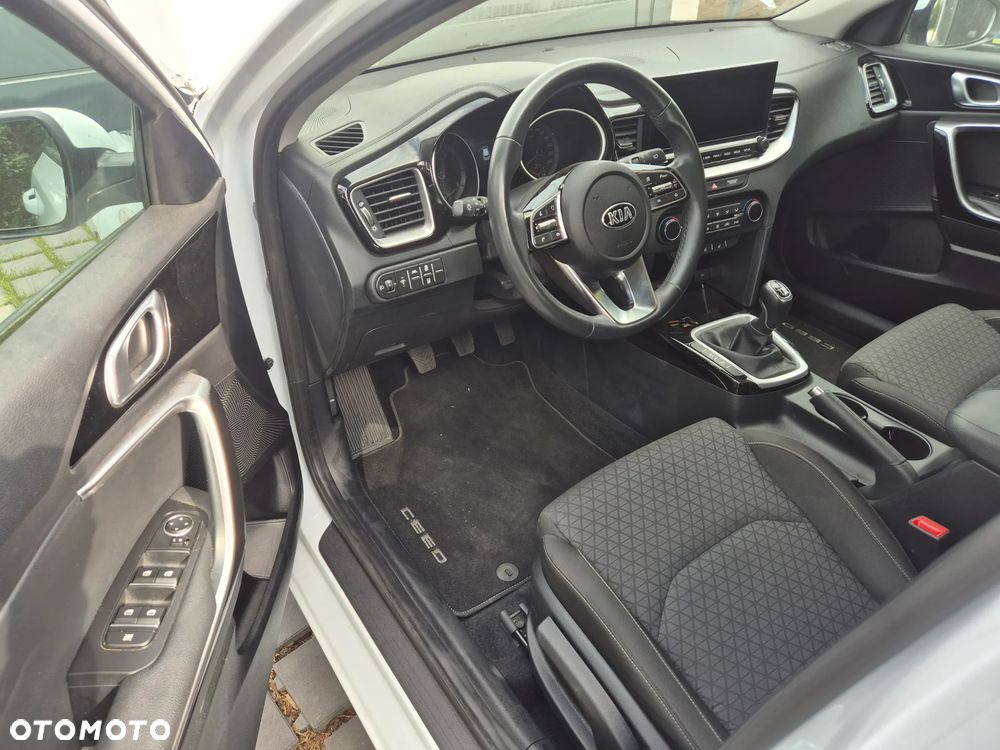 Kia Ceed - 10