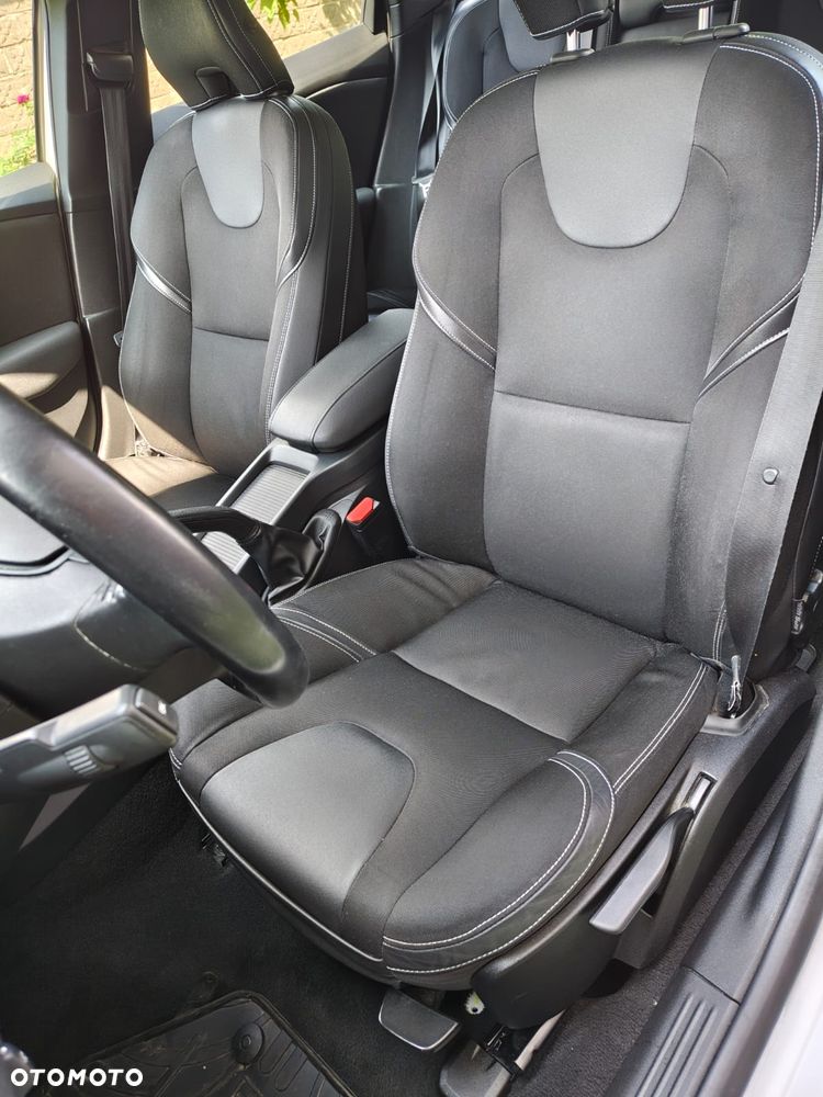 Volvo V40 D2 R-Design Summum - 12