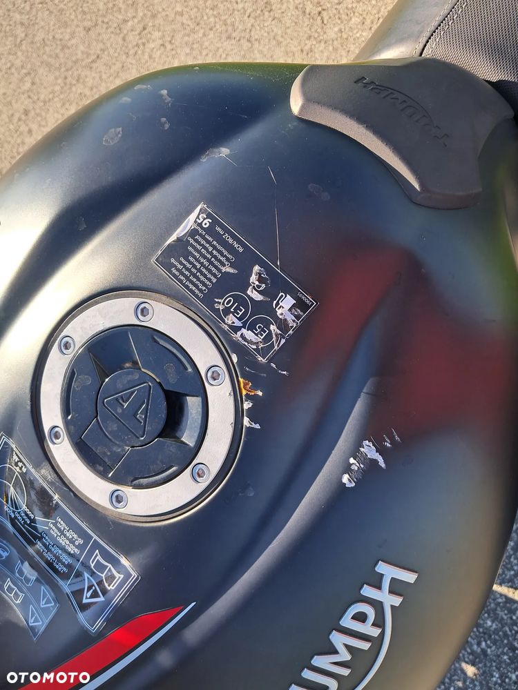 Triumph Street Triple - 12