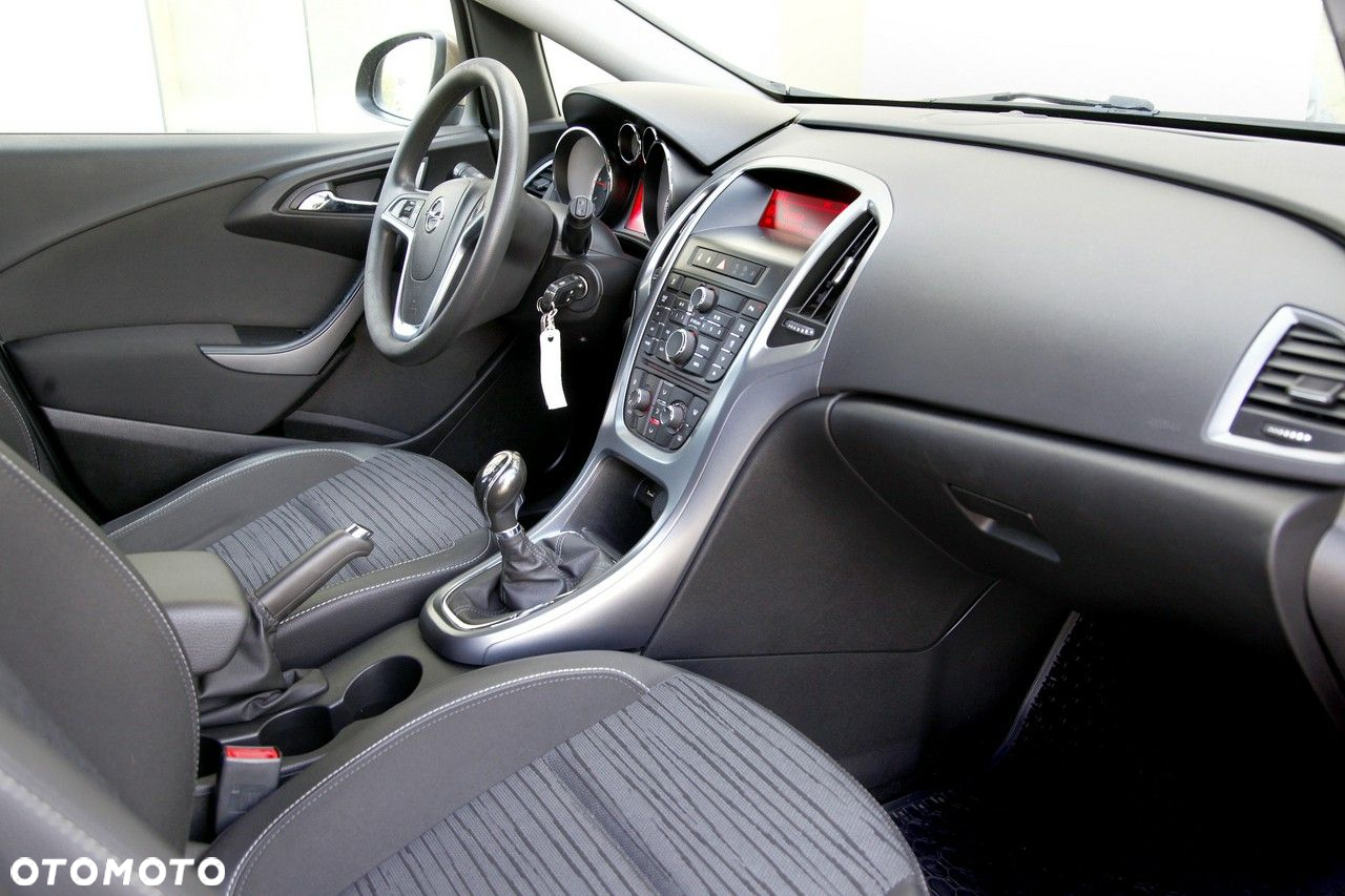 Opel Astra IV 2.0 CDTI Cosmo - 7