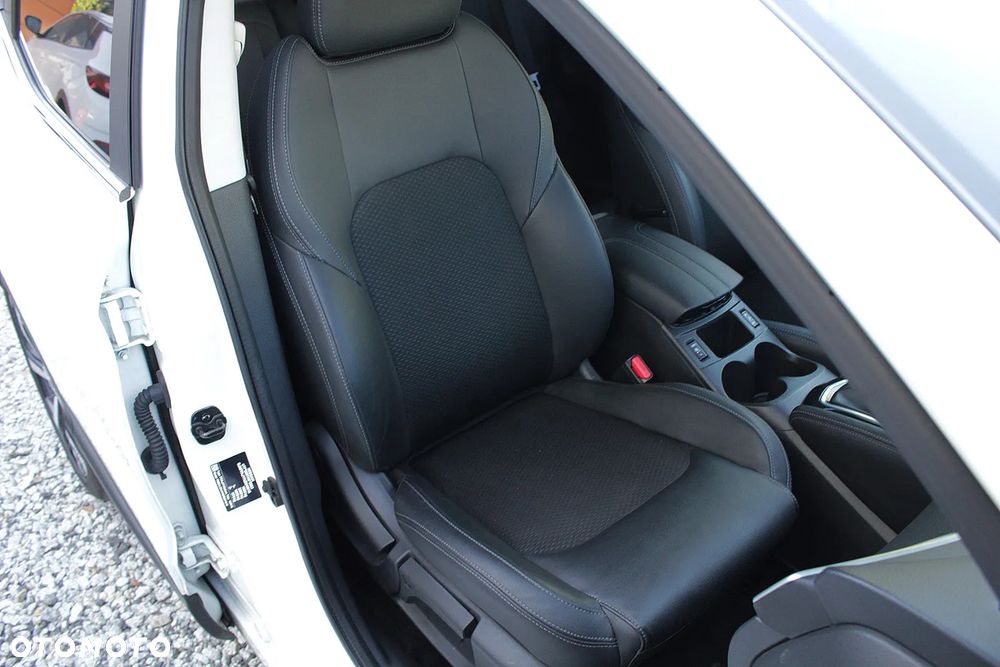 Nissan Qashqai 1.3 DIG-T DCT N-CONNECTA - 24