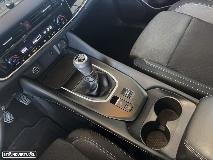 Nissan Qashqai 1.3 DIG-T N-Connecta LED+SKY - 16