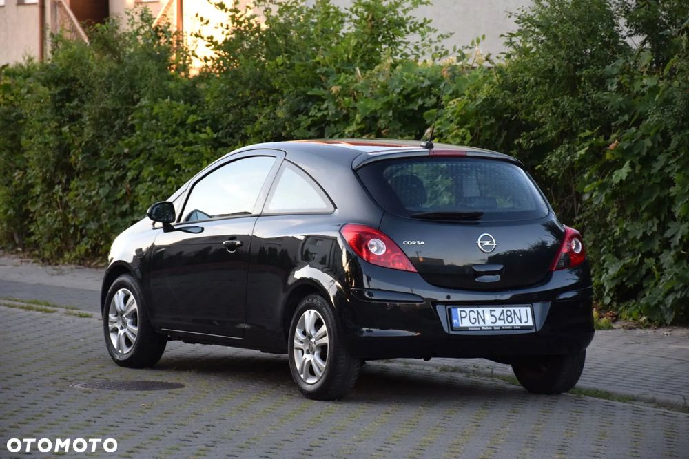 Opel Corsa 1.4 16V Cosmo - 8