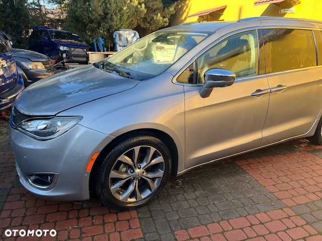 Chrysler Pacifica - 8