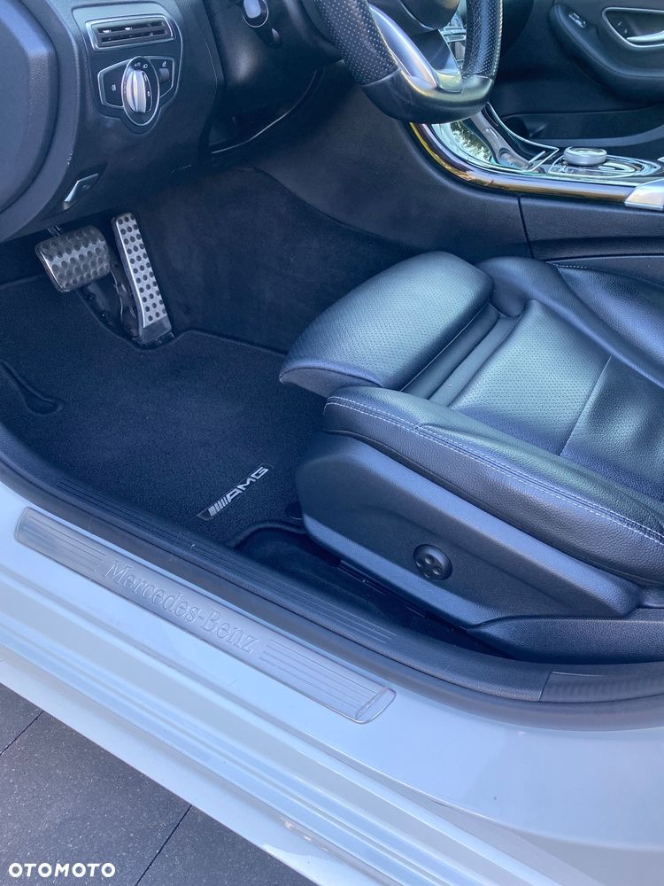 Mercedes-Benz Klasa C 300 T 9G-TRONIC AMG Line - 16