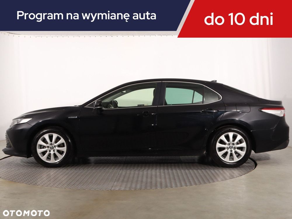 Toyota Camry - 4