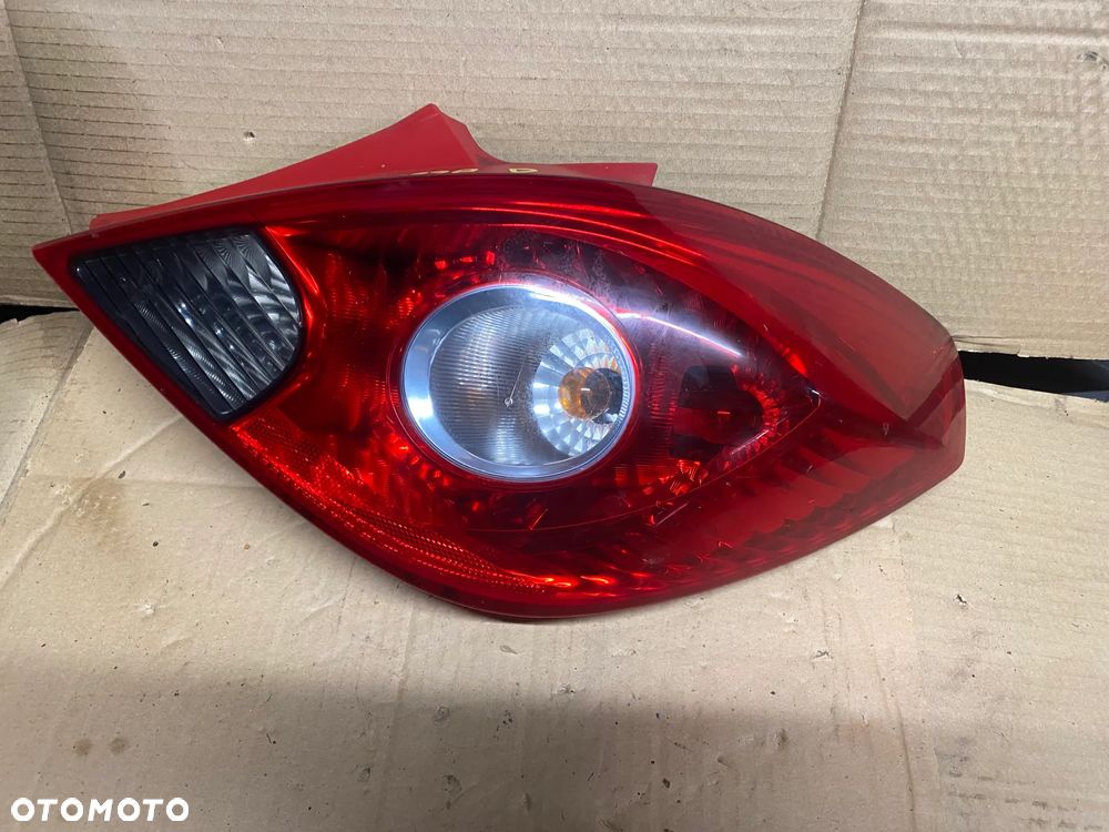 LAMPA TYLNA PRAWA OPEL CORSA D 13186351 - 1
