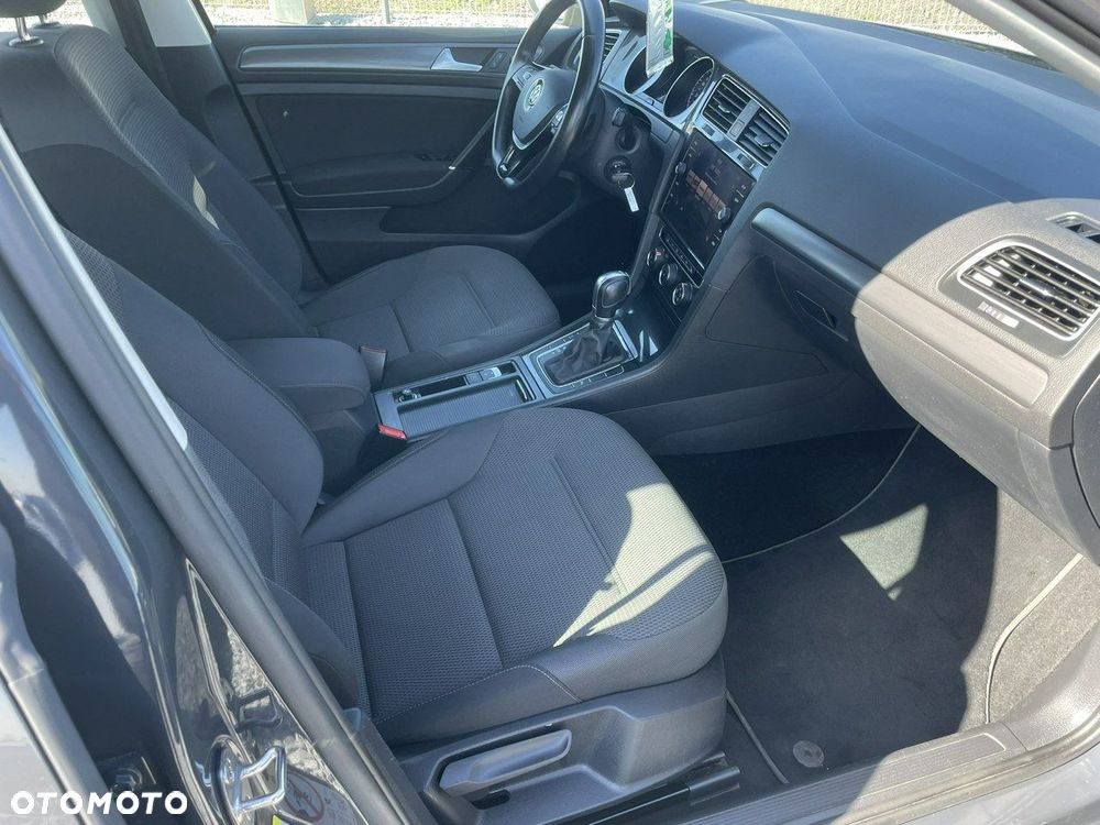 Volkswagen Golf - 28