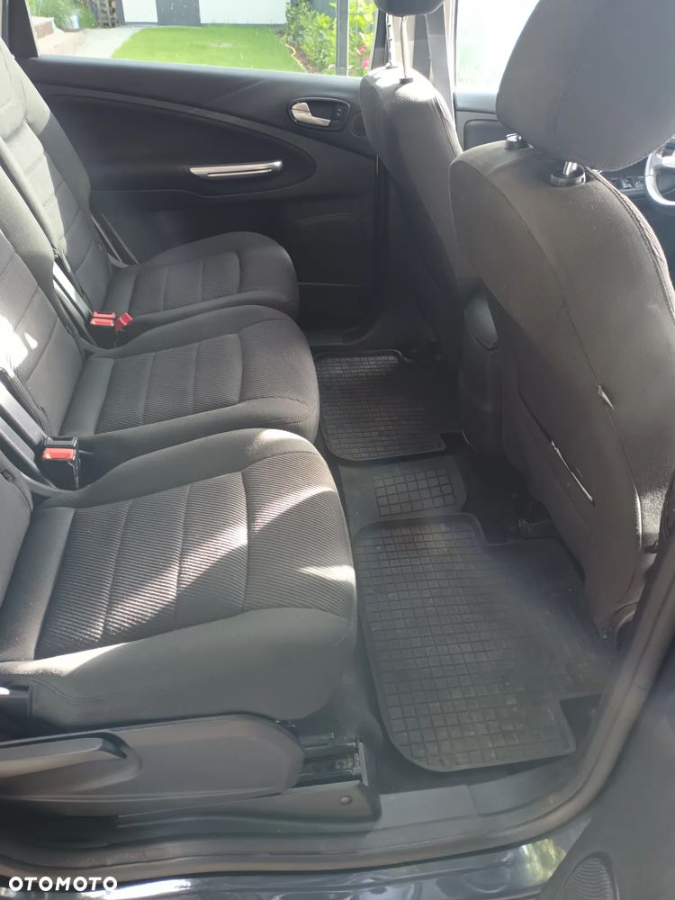 Ford S-Max - 19