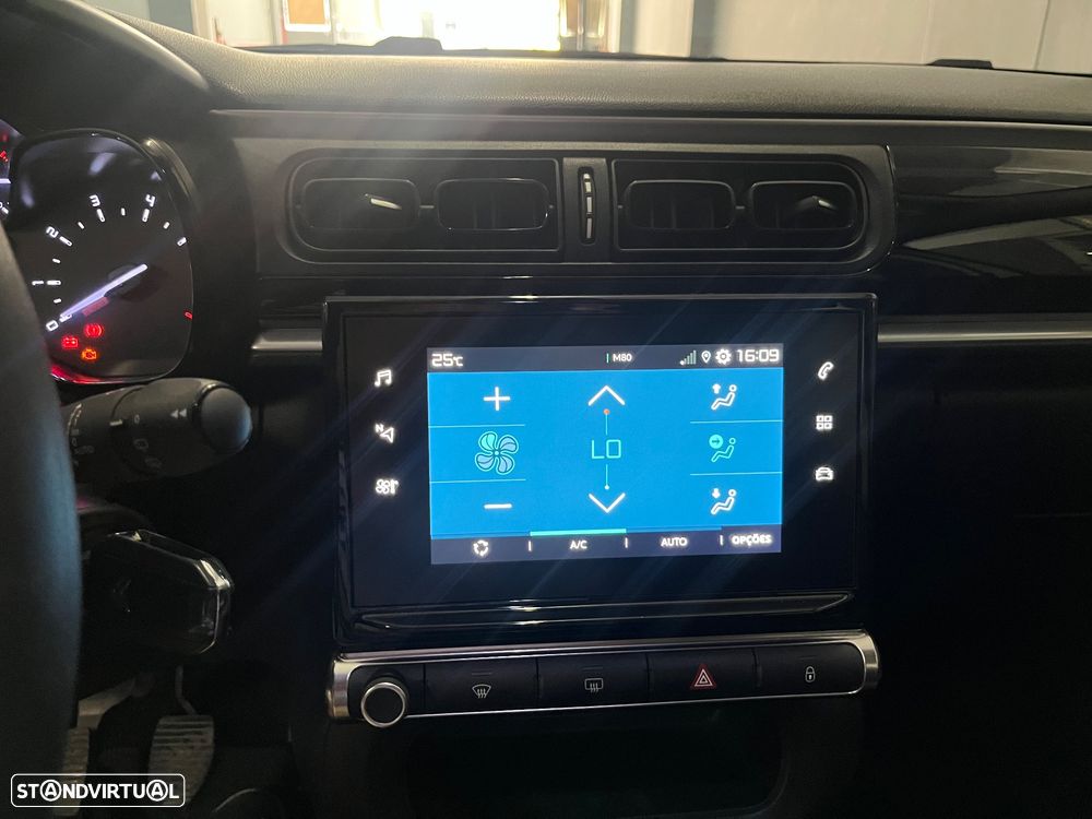 Citroën C3 1.2 PureTech Shine - 26