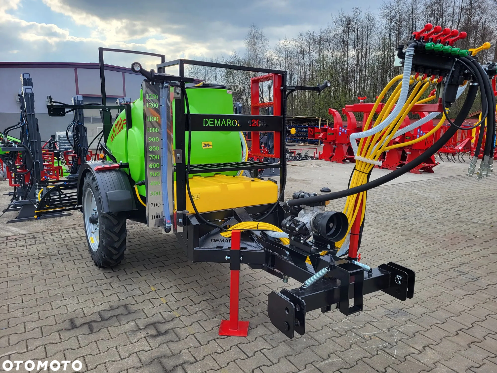 Opryskiwacz zaczepiany/ciągany DEMAROL 1200-3000l /OD RĘKI/ rozkładanie: ręczne/hydrauliczne / 3 oprawa/ zawór / STEROWNIKI/ HYDRALICZNA stabilizacja - 5