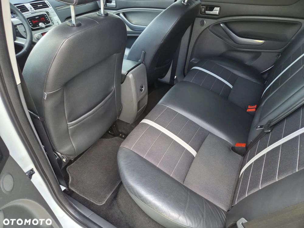 Ford Kuga 2.0 TDCi 2x4 Champions Edition - 13