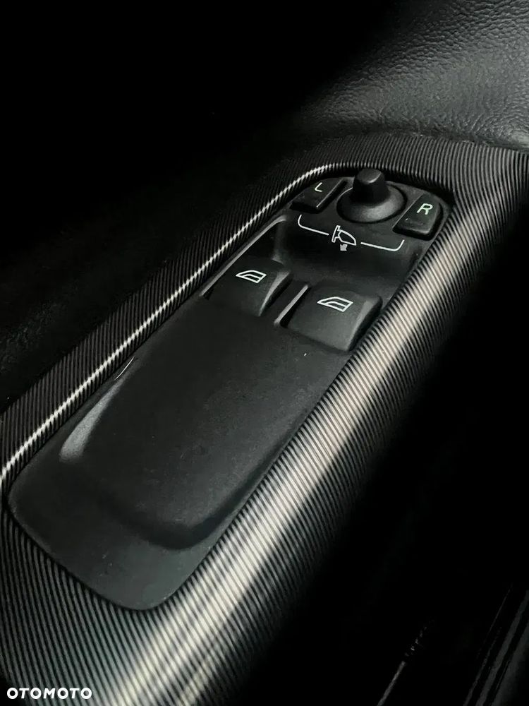 Volvo C30 D3 R-Design - 24