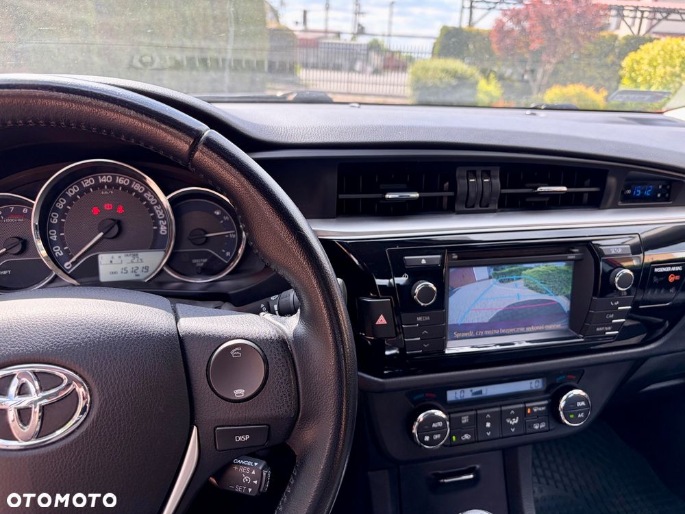 Toyota Corolla 1.6 Premium + - 17