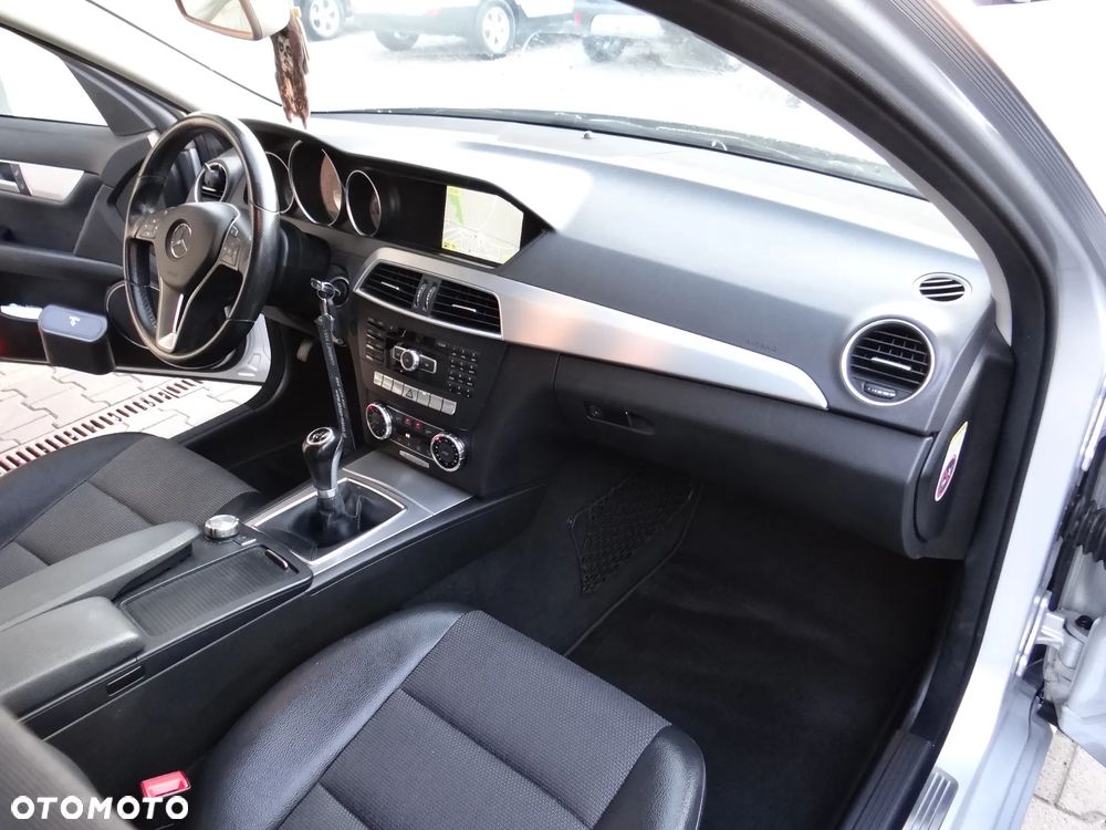 Mercedes-Benz Klasa C 180 CGI BlueEff Avantgarde - 13