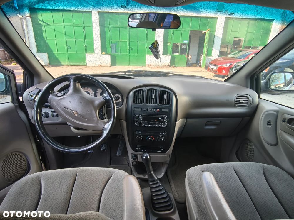 Chrysler Grand Voyager 2.5L CRD LX - 12