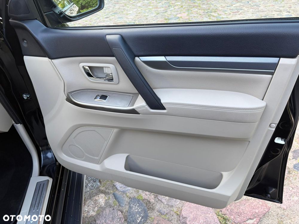 Mitsubishi Pajero 3.2 DID Limited Edition - 15