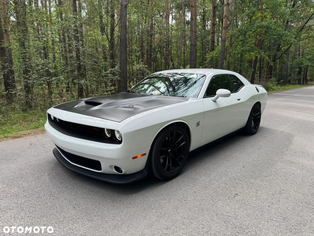 Dodge Challenger - 1