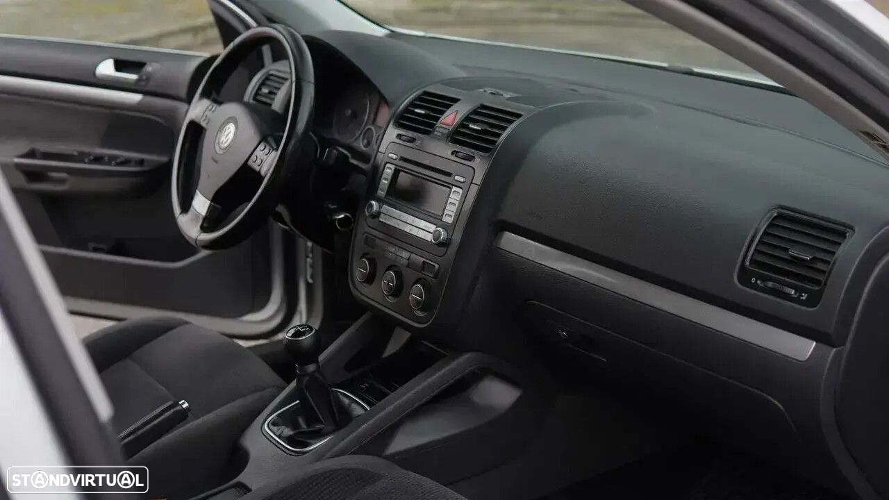 VW Jetta - 42