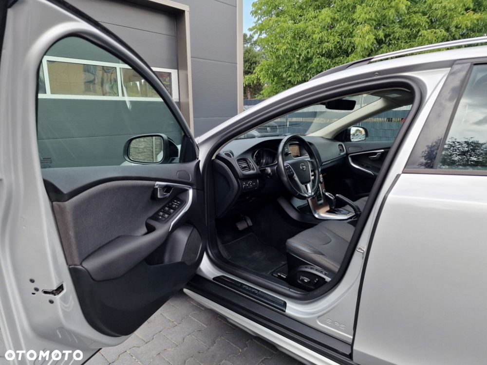 Volvo V40 Cross Country D2 Geartronic Momentum - 16