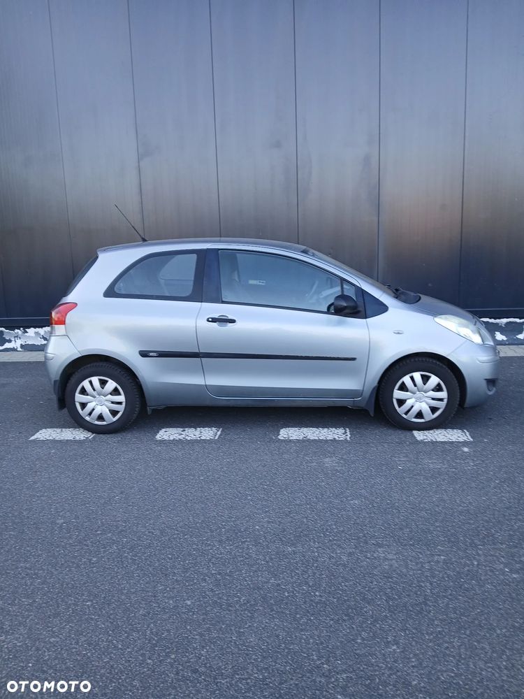 Toyota Yaris - 1