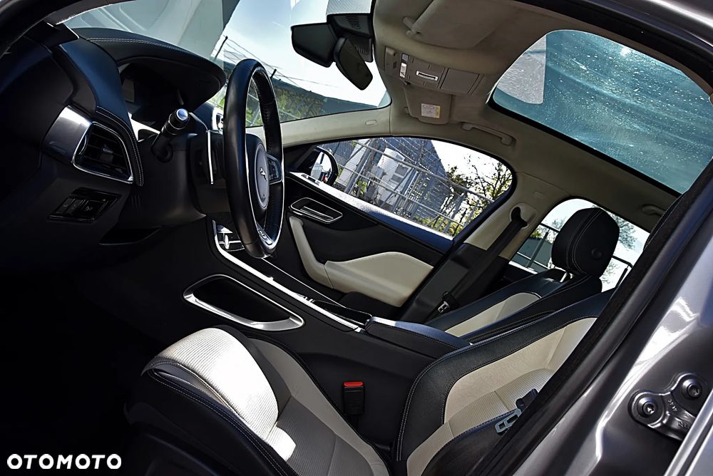 Jaguar F-Pace 2.0 i4P AWD R-Sport - 17