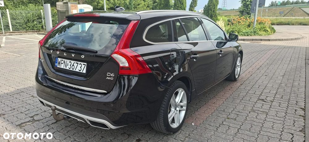 Volvo V60 D6 AWD Plug-in Hybrid Summum - 4