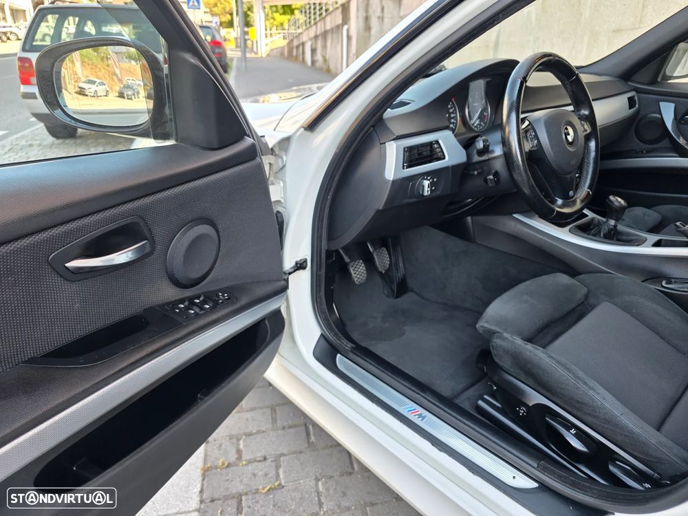 BMW 320 d xDrive - 16