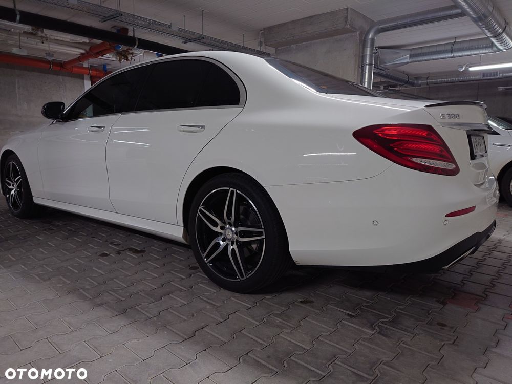 Mercedes-Benz Klasa E 300 9G-TRONIC - 4