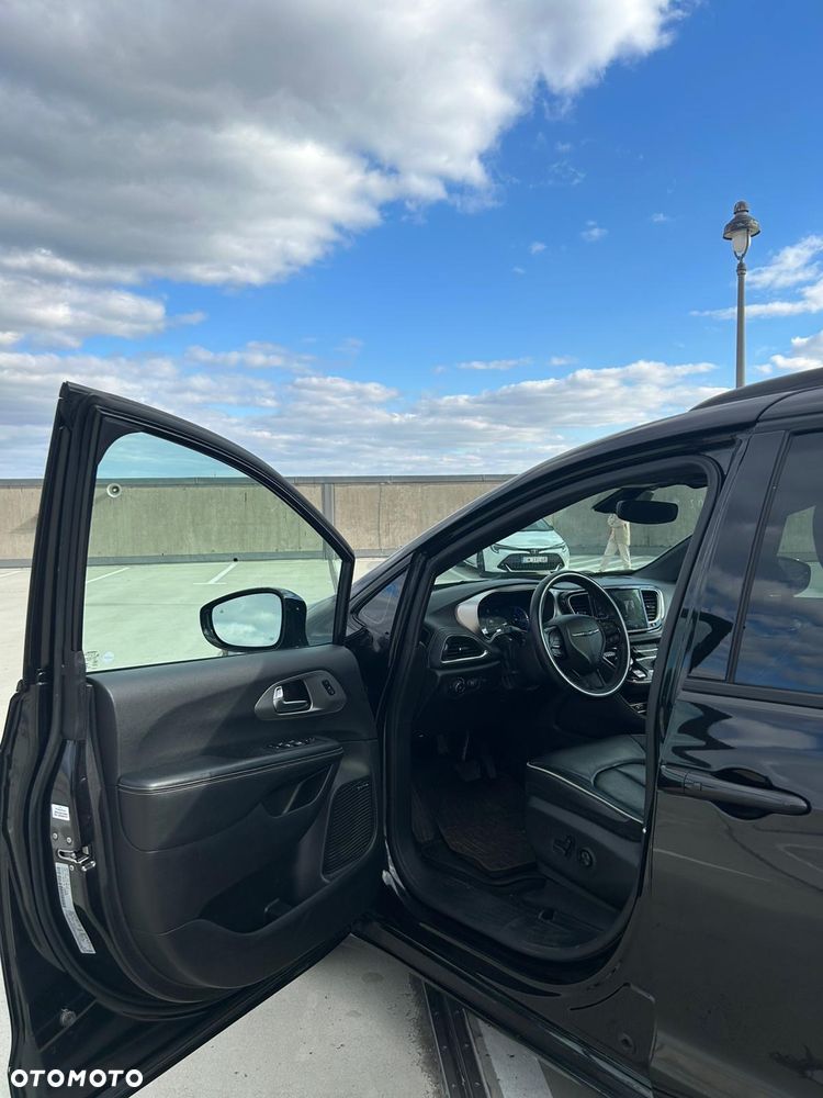 Chrysler Pacifica - 15