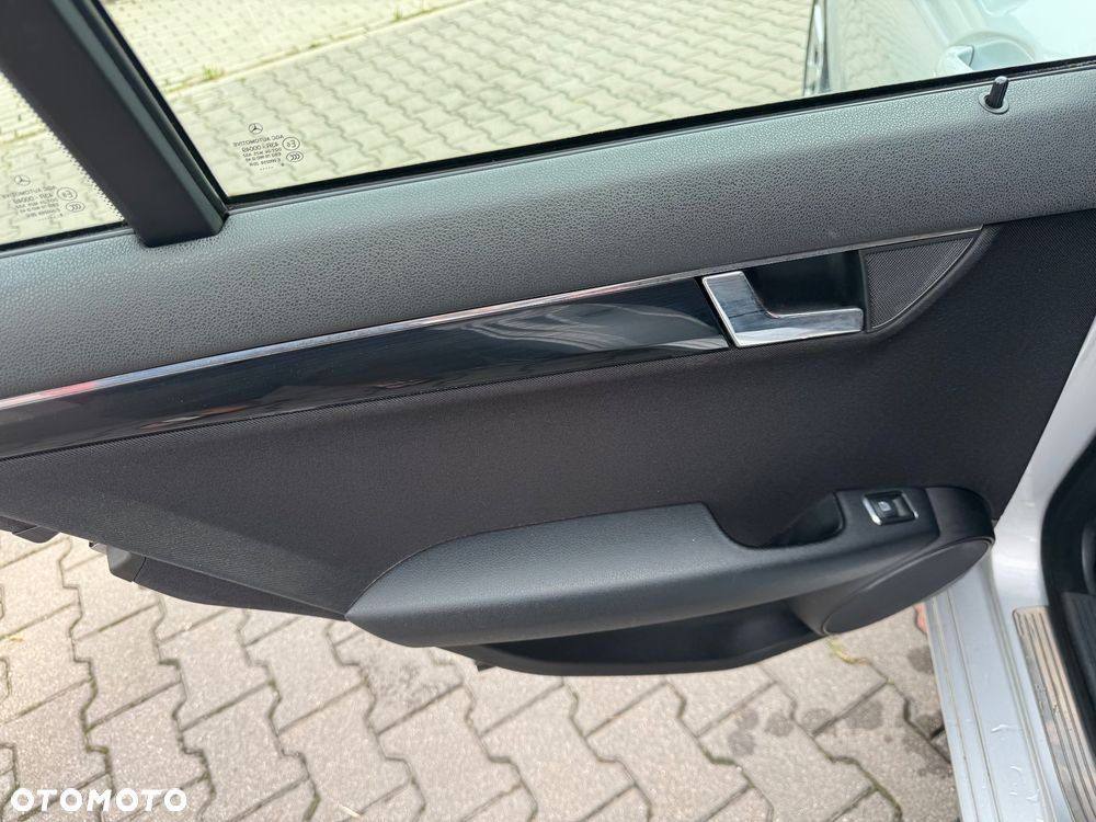 Mercedes-Benz Klasa C 200 CDI DPF Special Edition - 10
