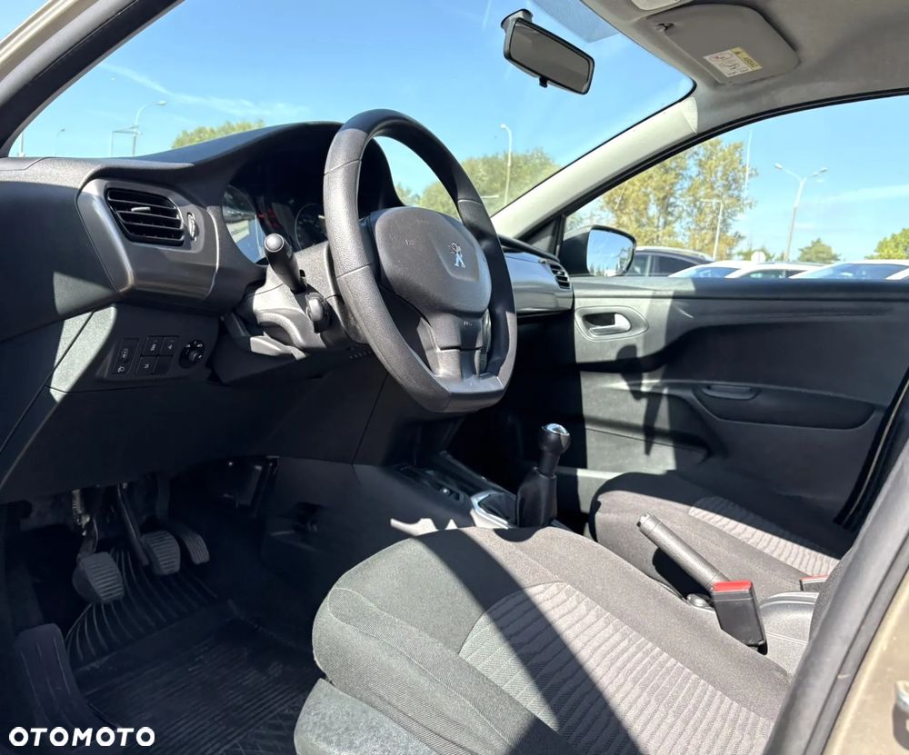 Peugeot 301 1.2 Pure Tech Access - 11