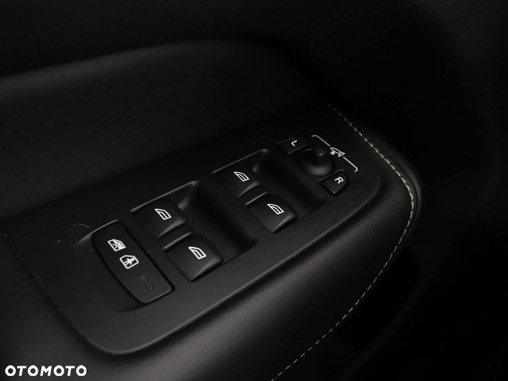 Volvo XC 60 T5 AWD Geartronic RDesign - 35