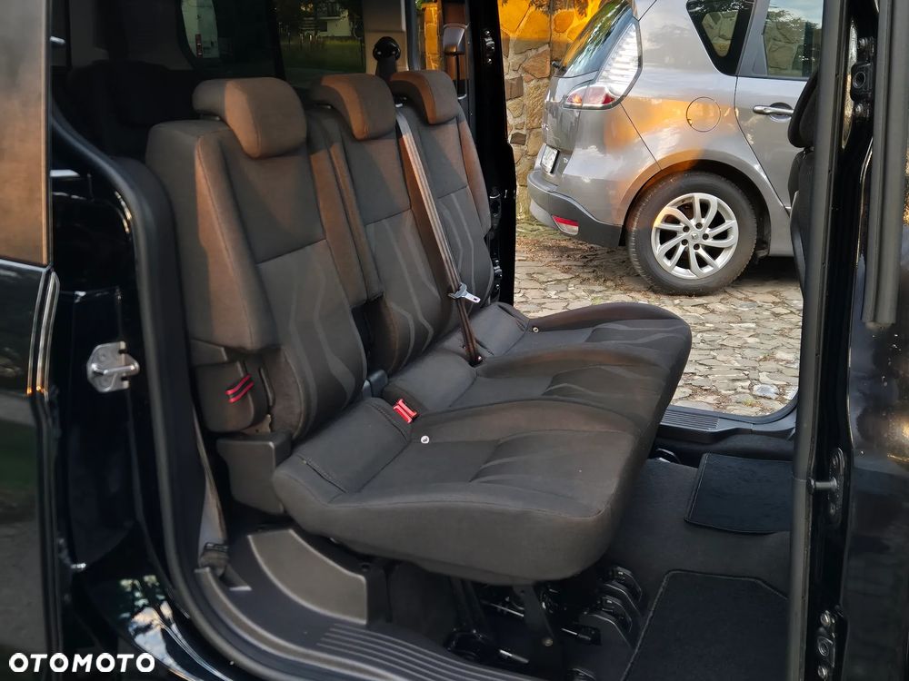 Ford Tourneo Connect Grand - 29