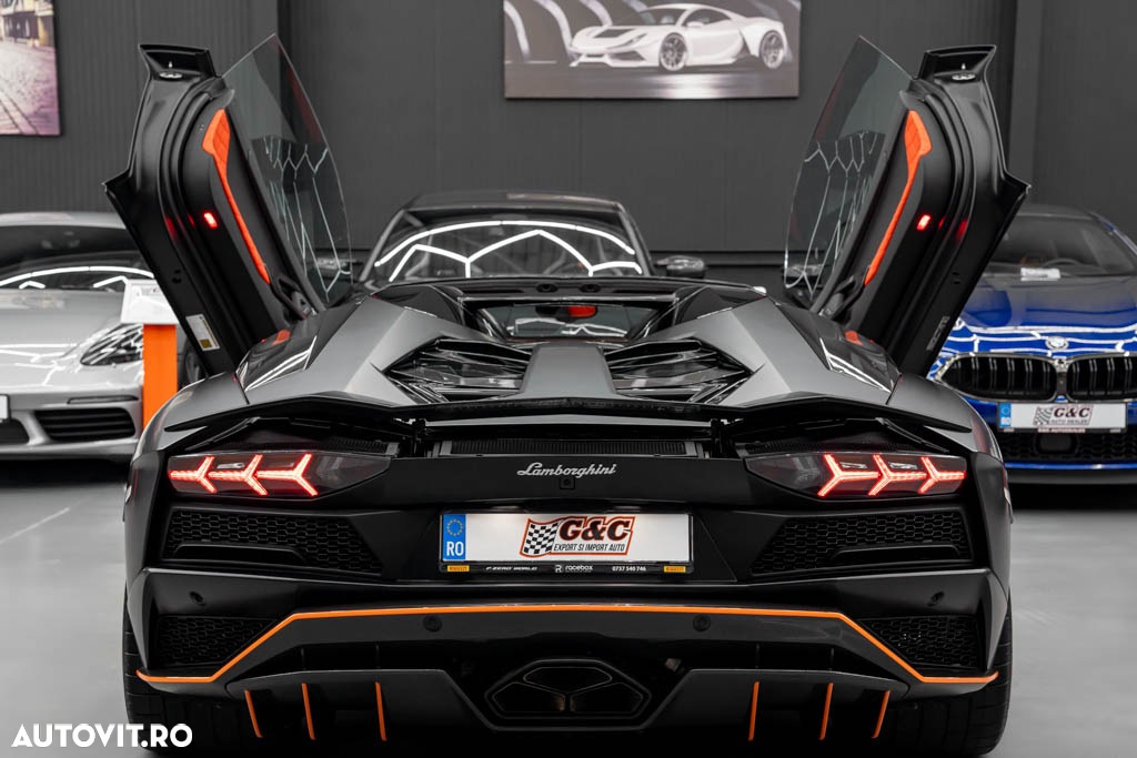 Lamborghini Aventador S Roadster - 22